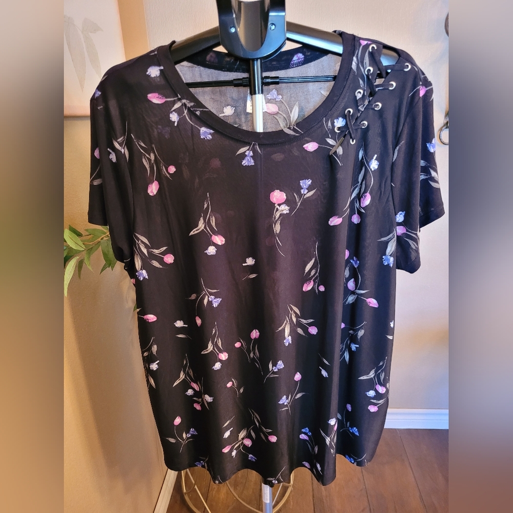 2 Dye 4 Women’s Plus Black Floral Lace-Up Short Sleeve Top